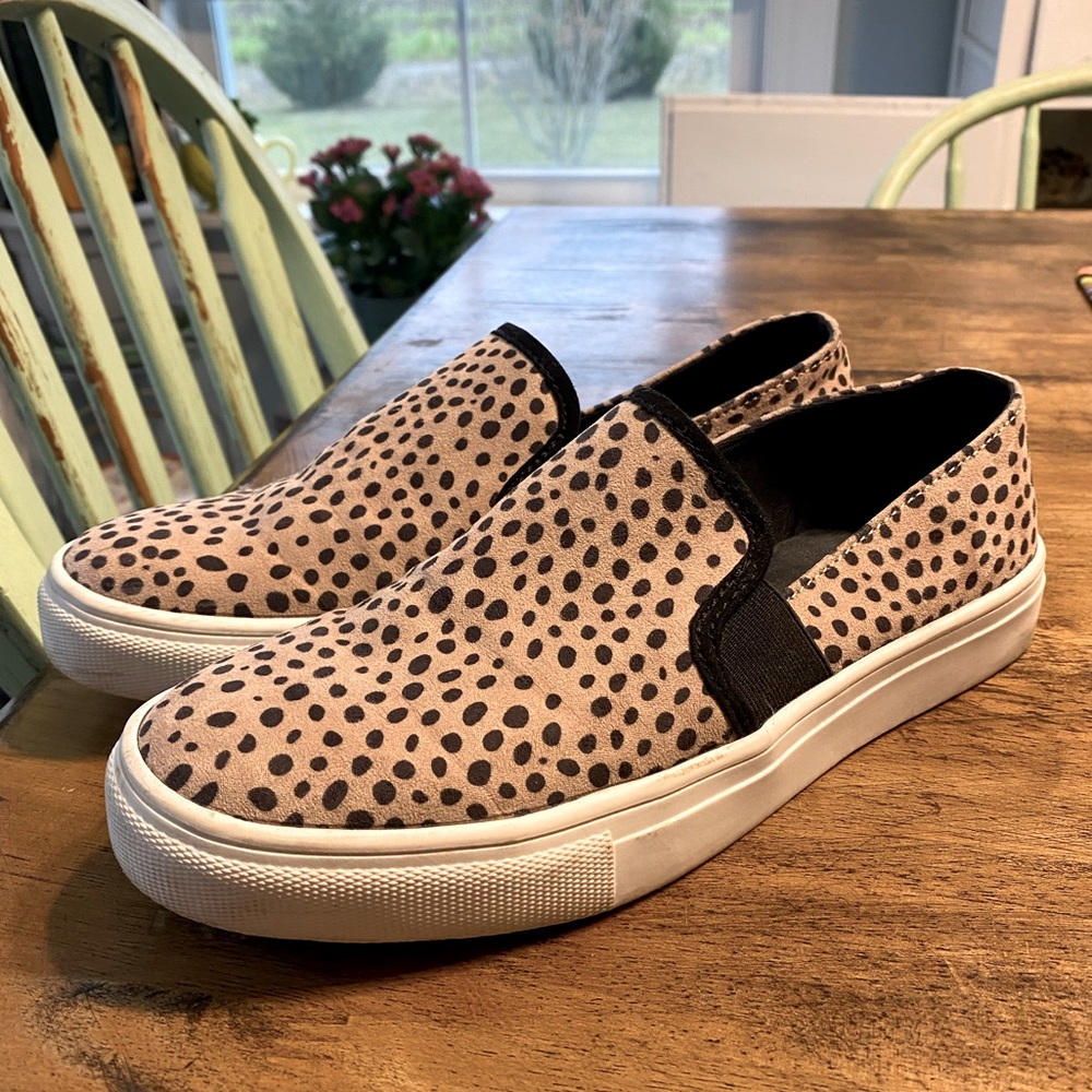 Universal Thread slip on shoes size 7.5